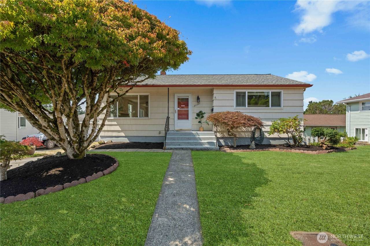 3237 Solie Avenue - Photo 1