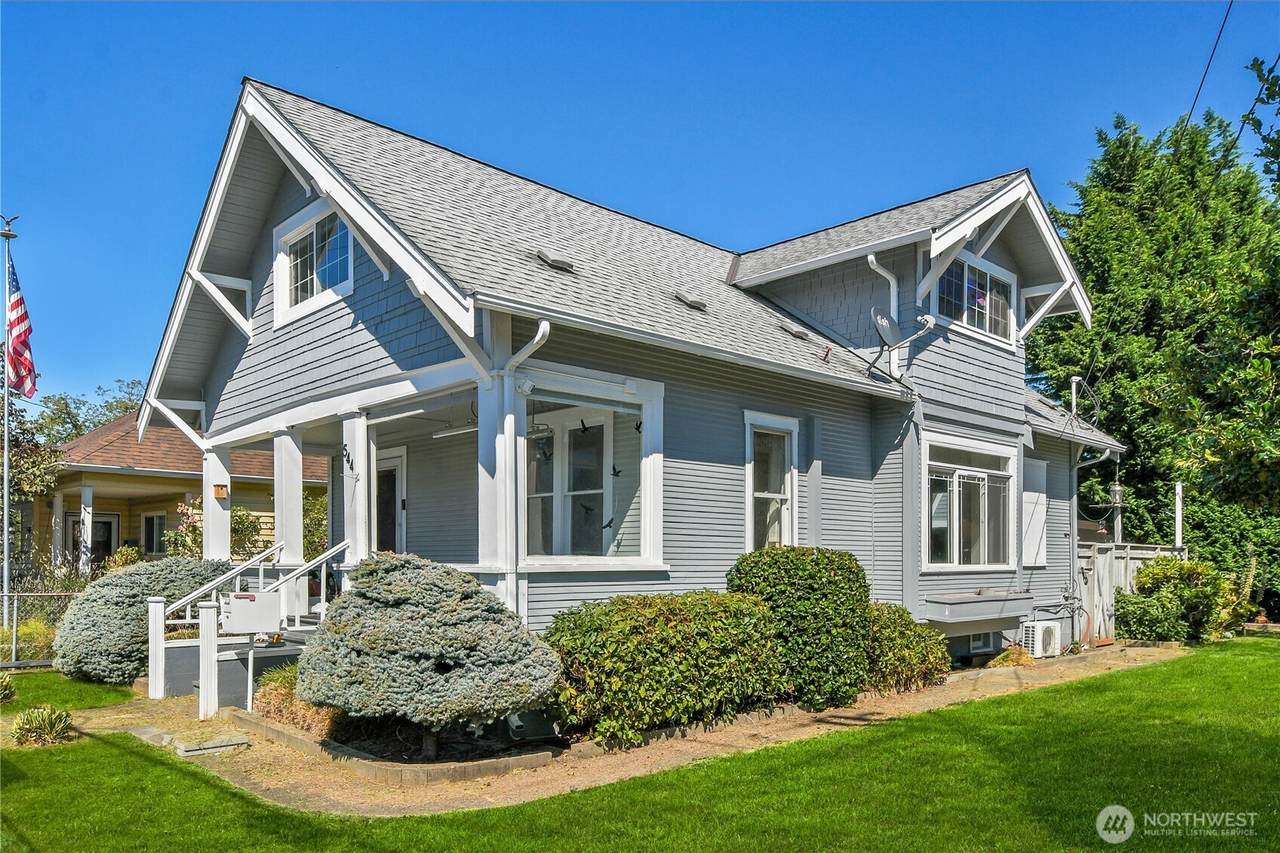544 Morris Avenue - Photo 1