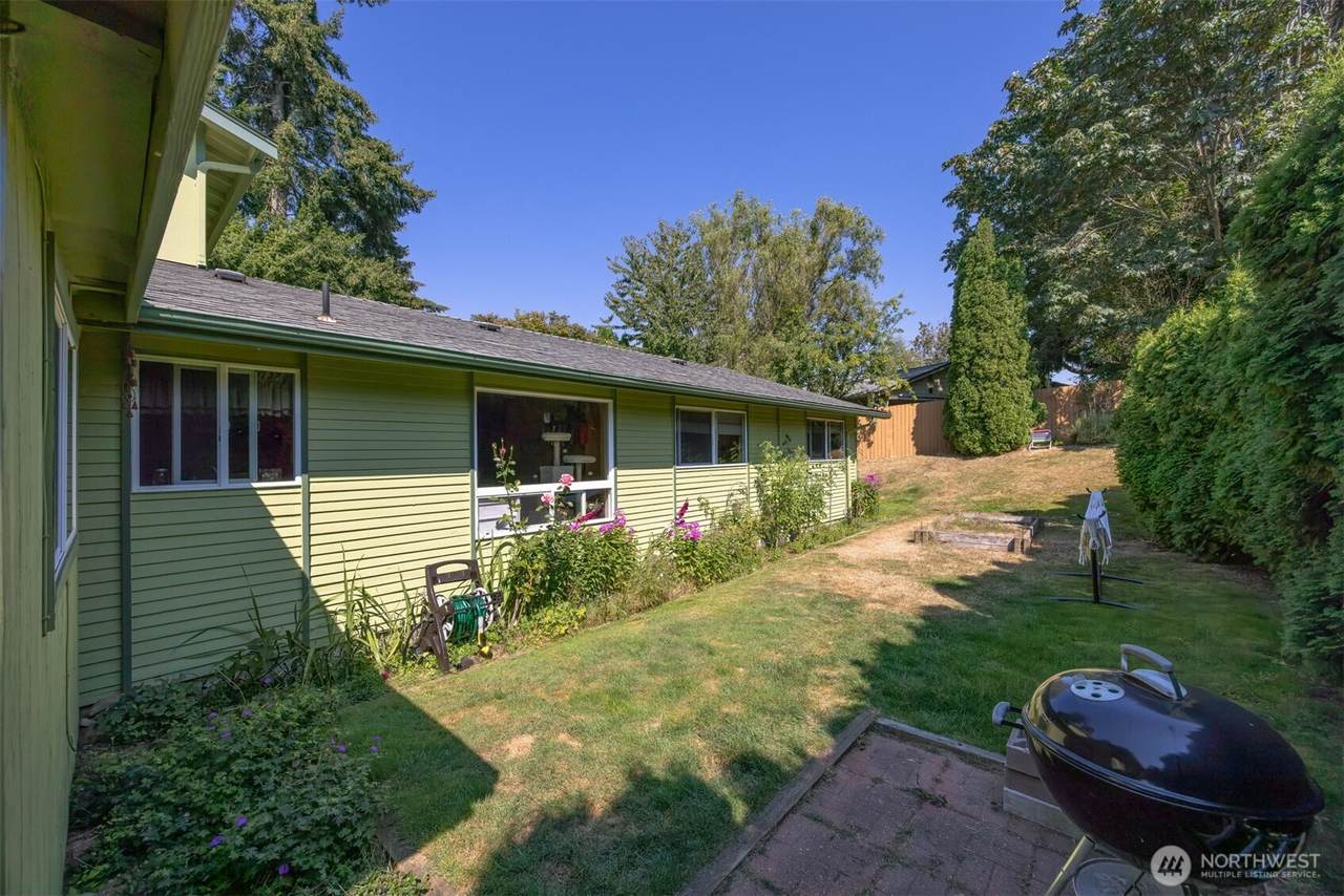 875 St Andrews Way - Photo 1