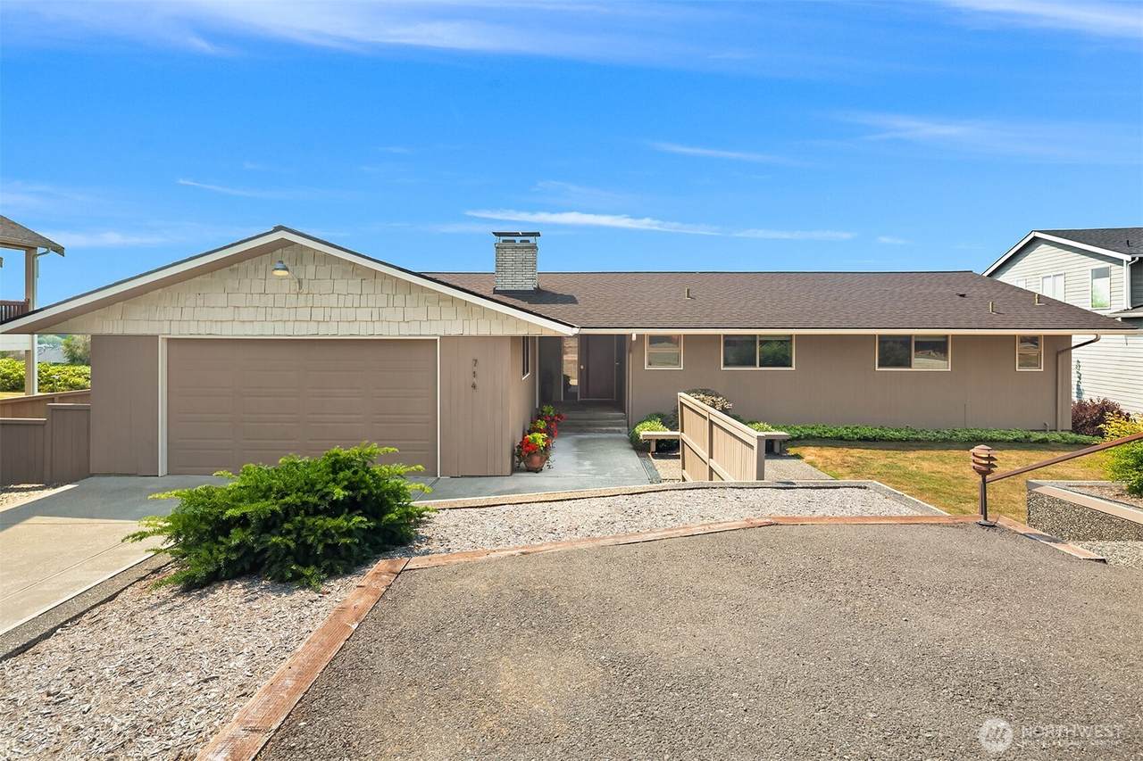 714 79th Avenue - Photo 1