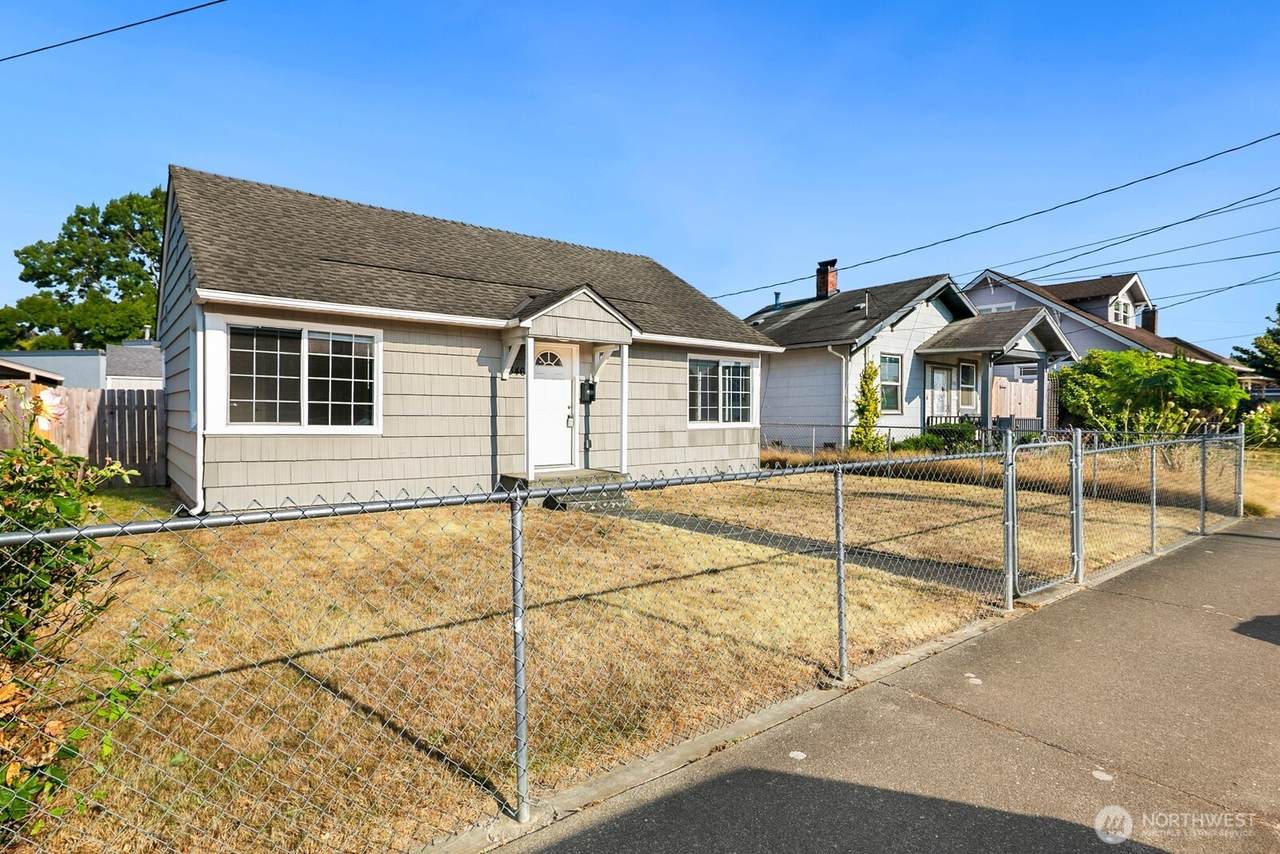 346 Pelly Avenue - Photo 1