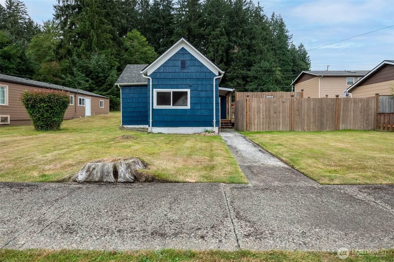 1720 2nd Street - Photo 1