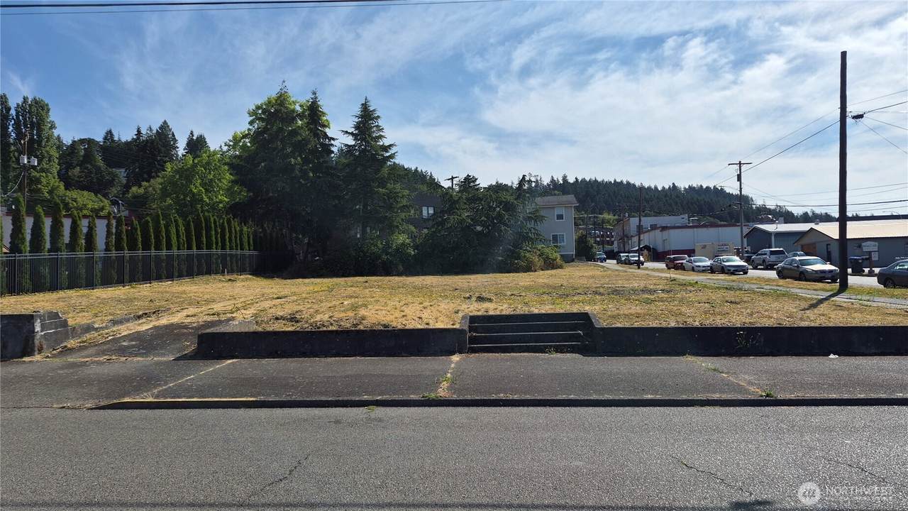 124 Cascade Avenue - Photo 1