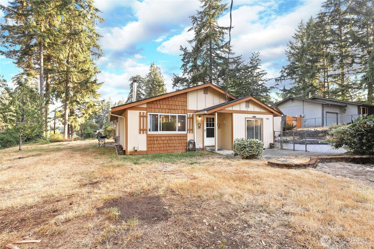 982 Shannon Drive - Photo 1