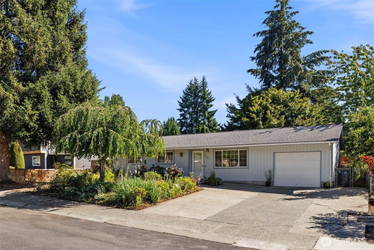 15827 110th Street - Photo 1
