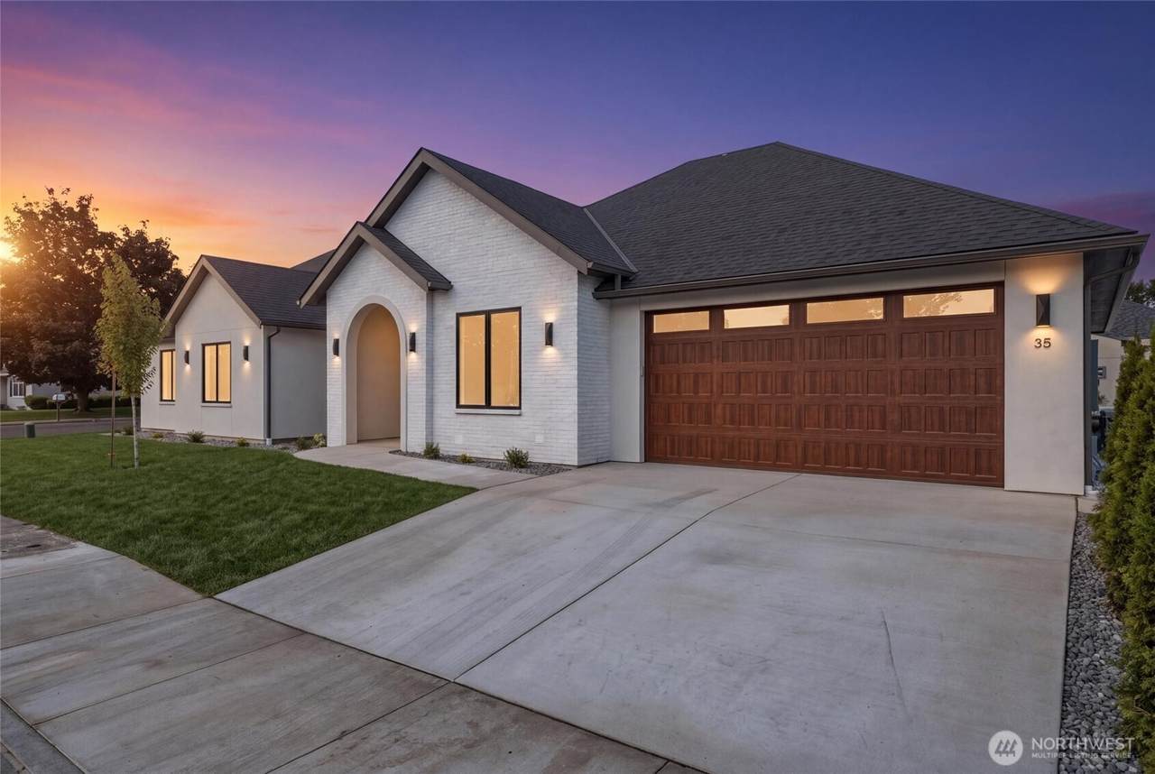 35 Parkwood Circle - Photo 1