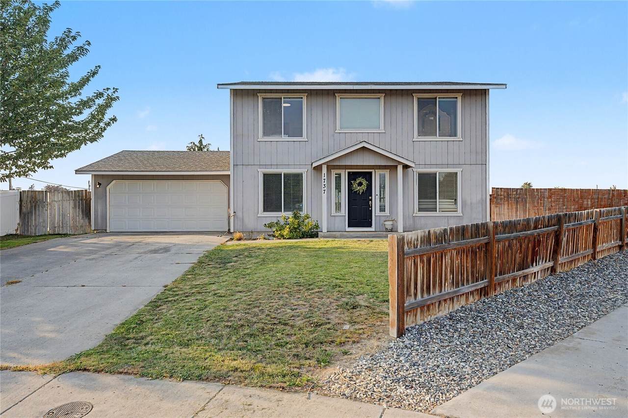 1737 Mockingbird Street - Photo 1