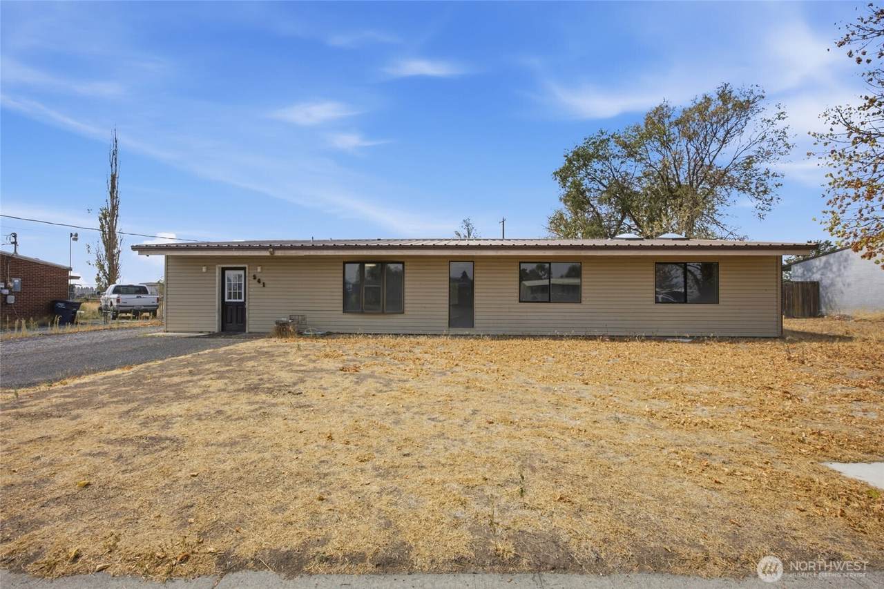 541 Castle Drive - Photo 1