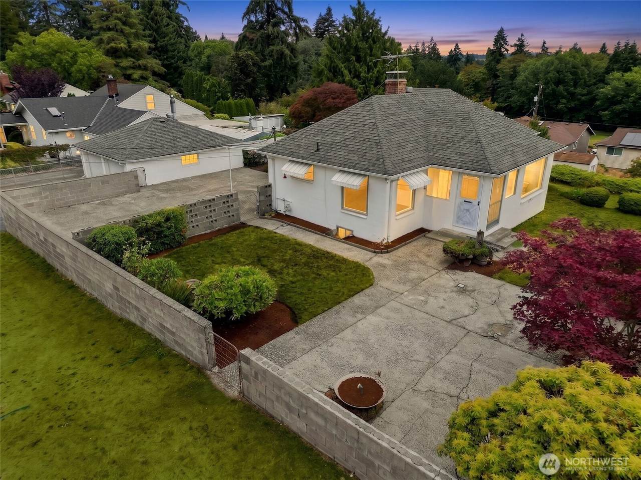 15852 7th Avenue - Photo 1