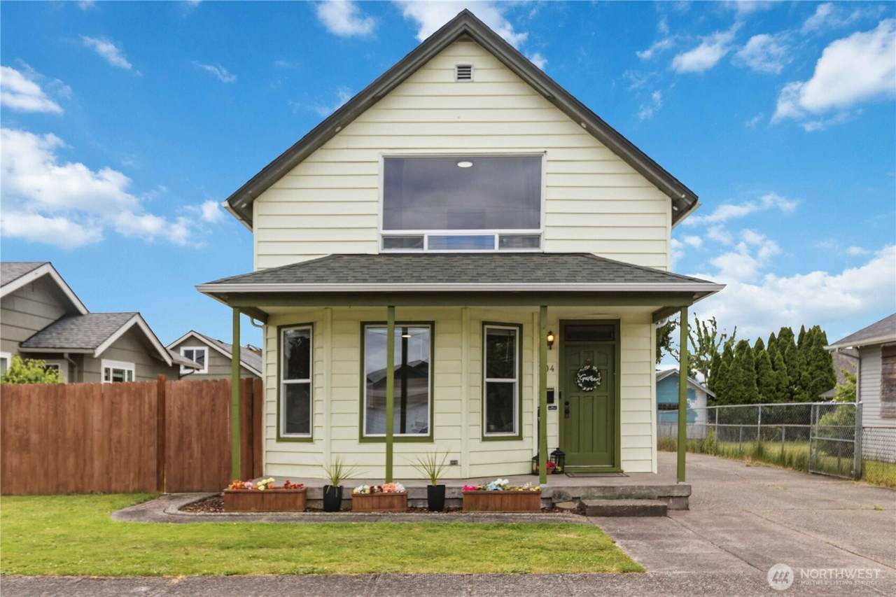 704 Columbia Street - Photo 1