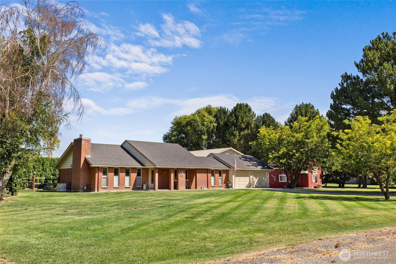 220 Willis Road - Photo 1