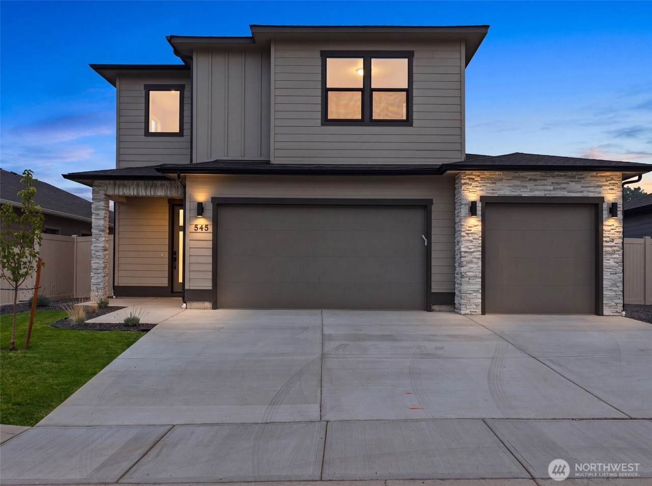 545 Perry Avenue - Photo 1
