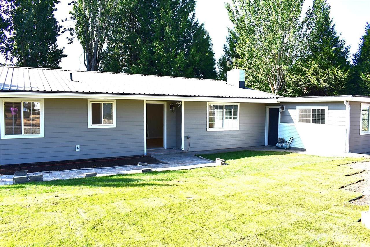 7604 52nd Avenue - Photo 1