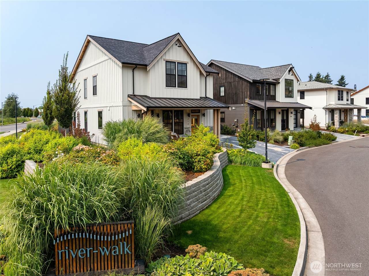 212 Riverwalk Drive - Photo 1
