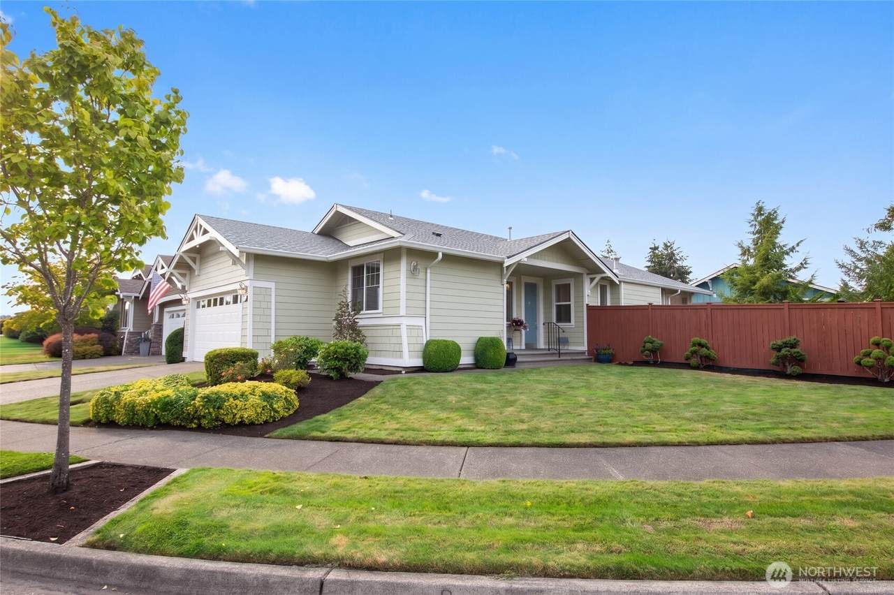 8442 Bainbridge Loop Ne - Photo 1