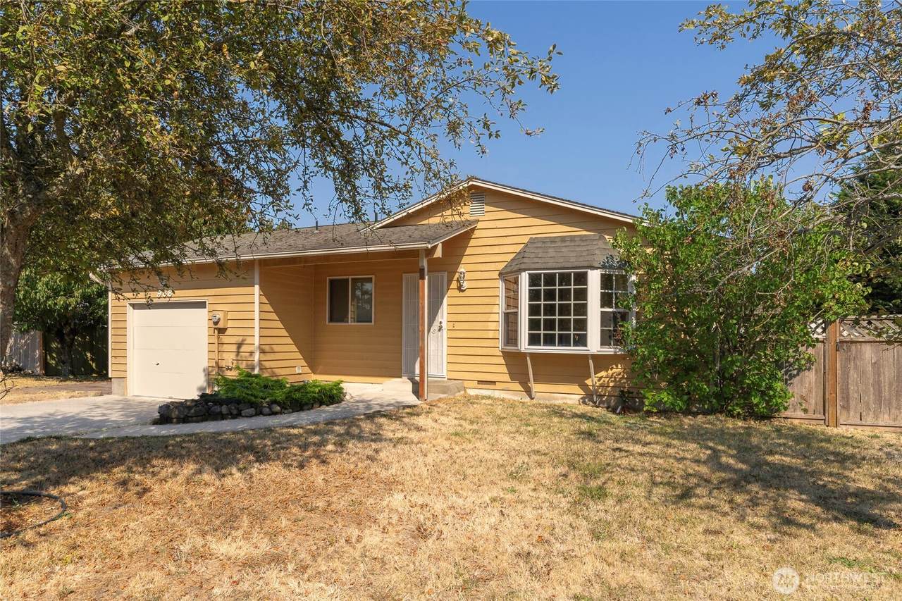 988 Ridgeway Drive - Photo 1