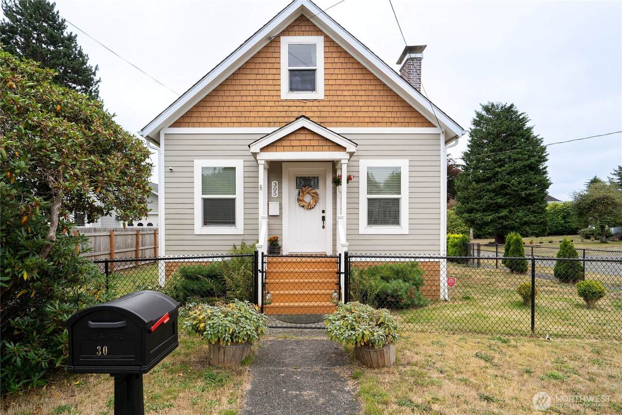 305 6th Street - Photo 1