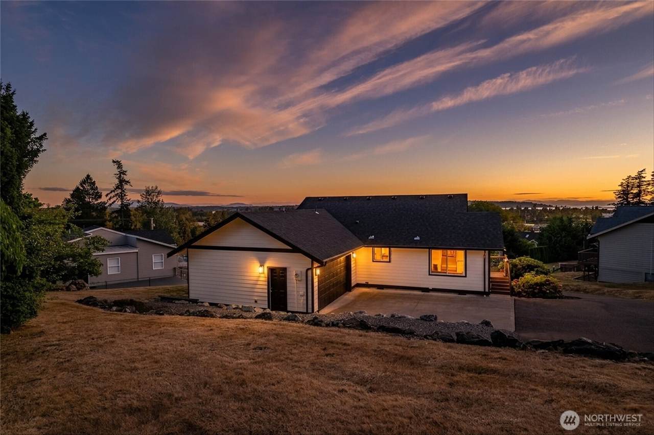 668 Parkview Place - Photo 1