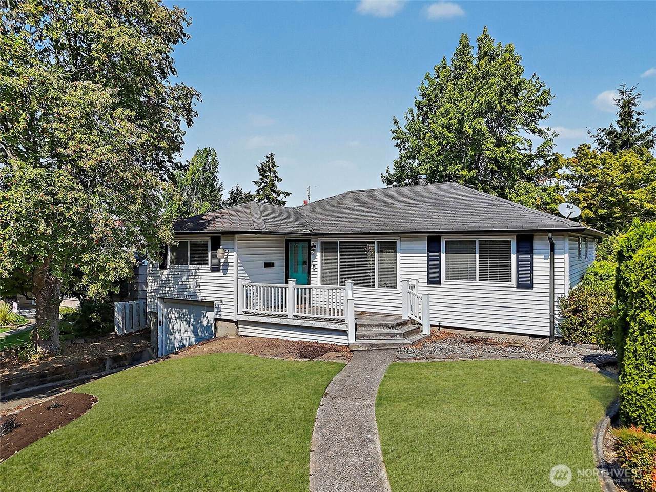 5313 43rd Street - Photo 1