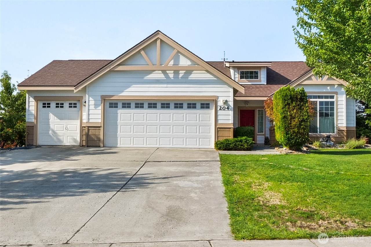 204 Wellington Street - Photo 1