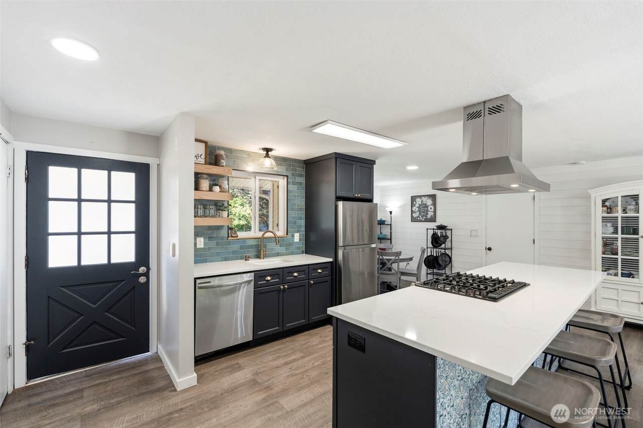 936 Oakcrest Drive - Photo 1
