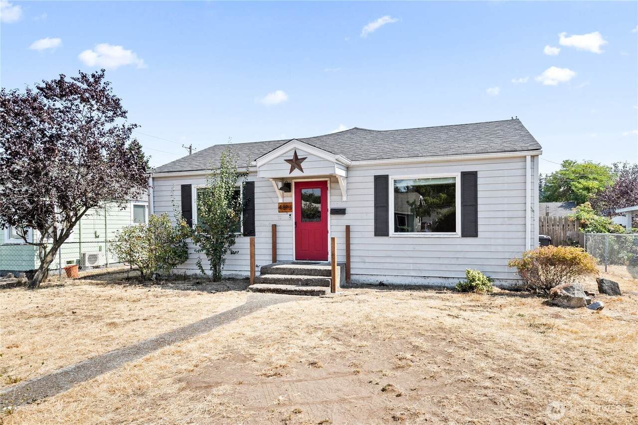 4813 Oakes Street - Photo 1