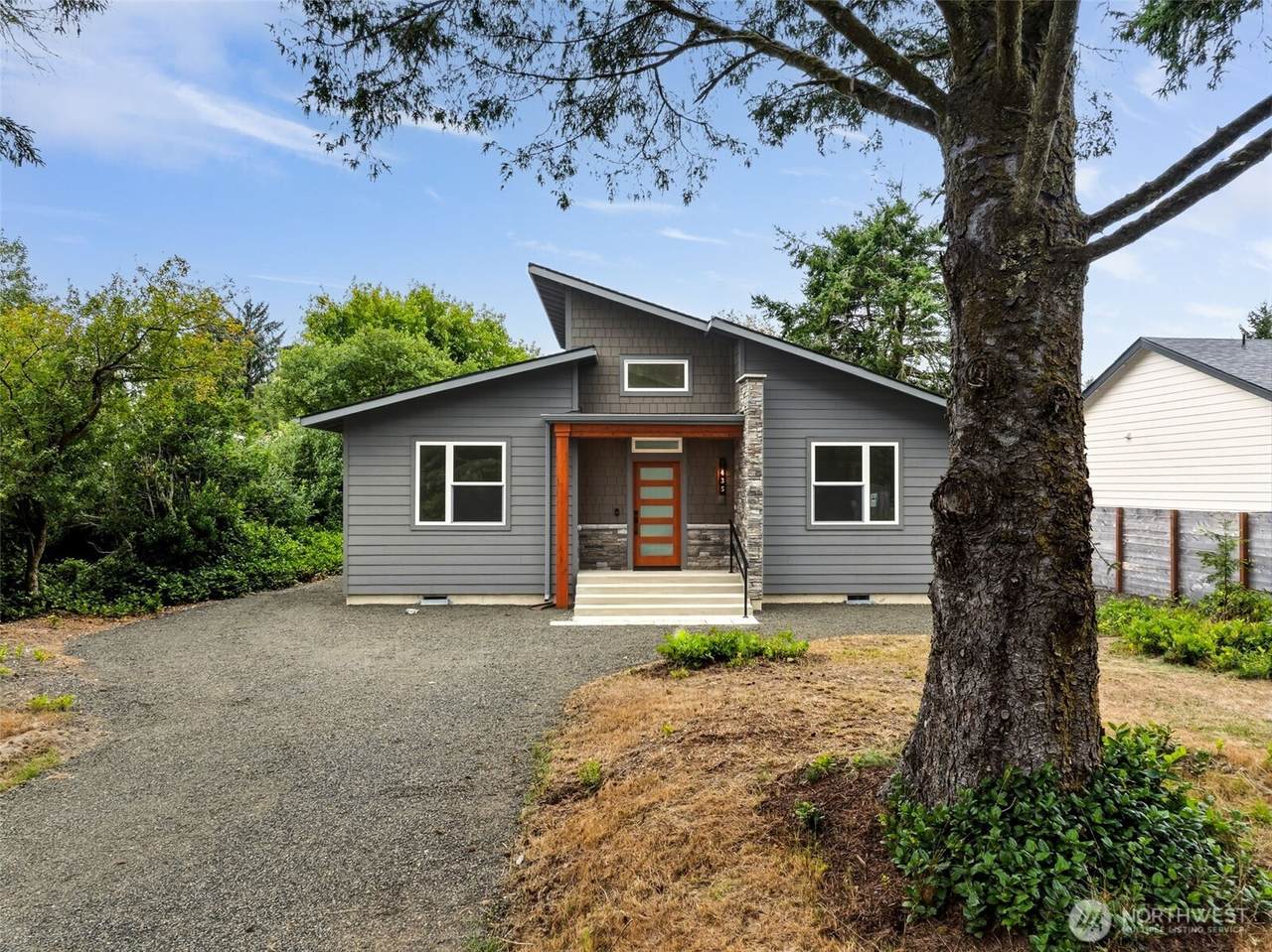 435 Orion Avenue - Photo 1