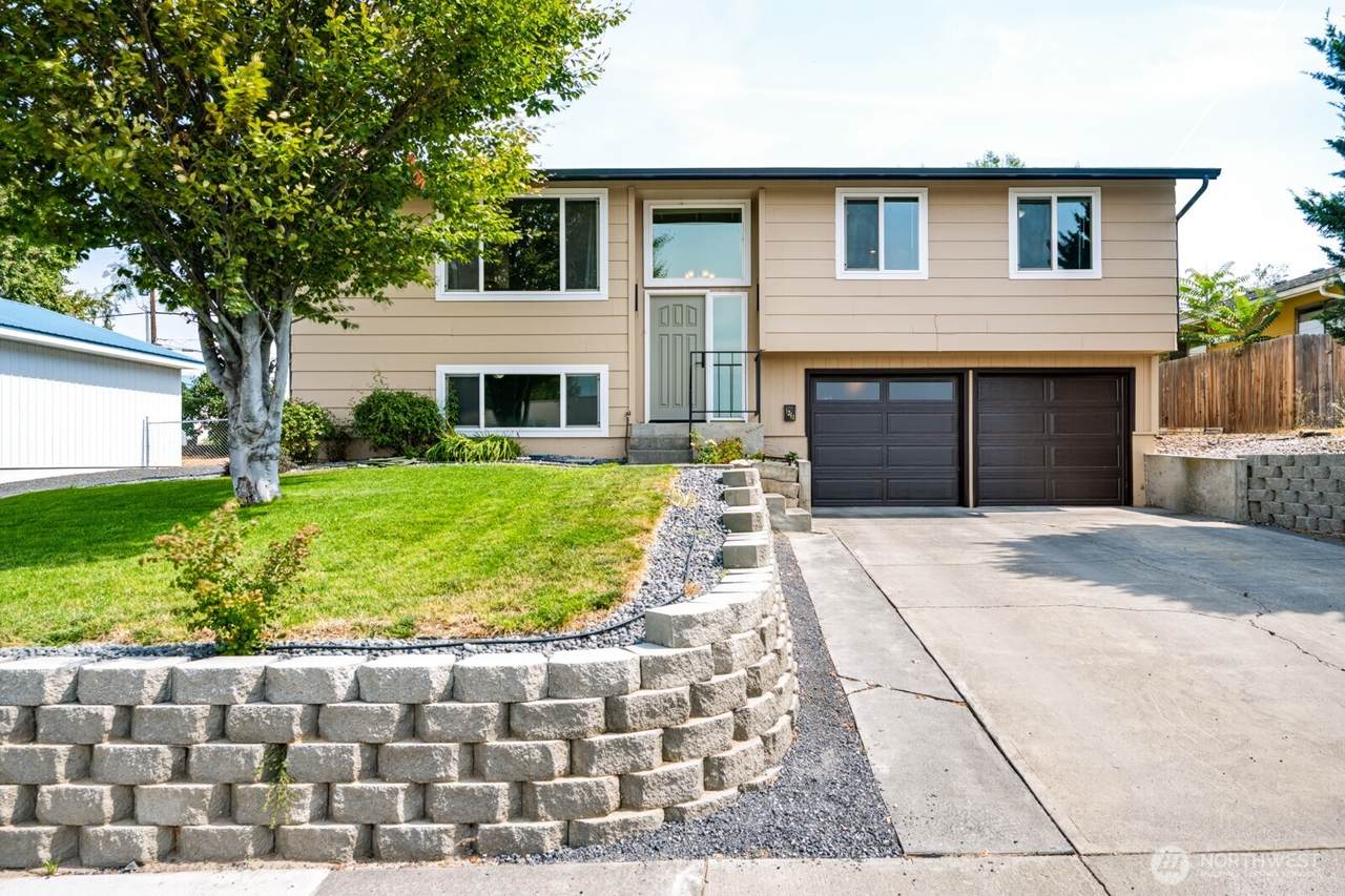 1213 Skyline Drive - Photo 1
