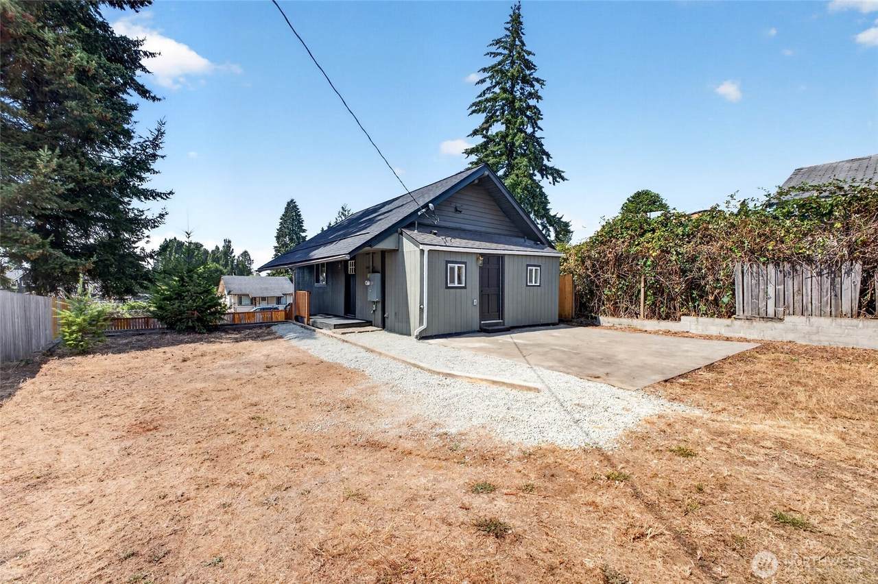 8633 Thompson Avenue - Photo 1