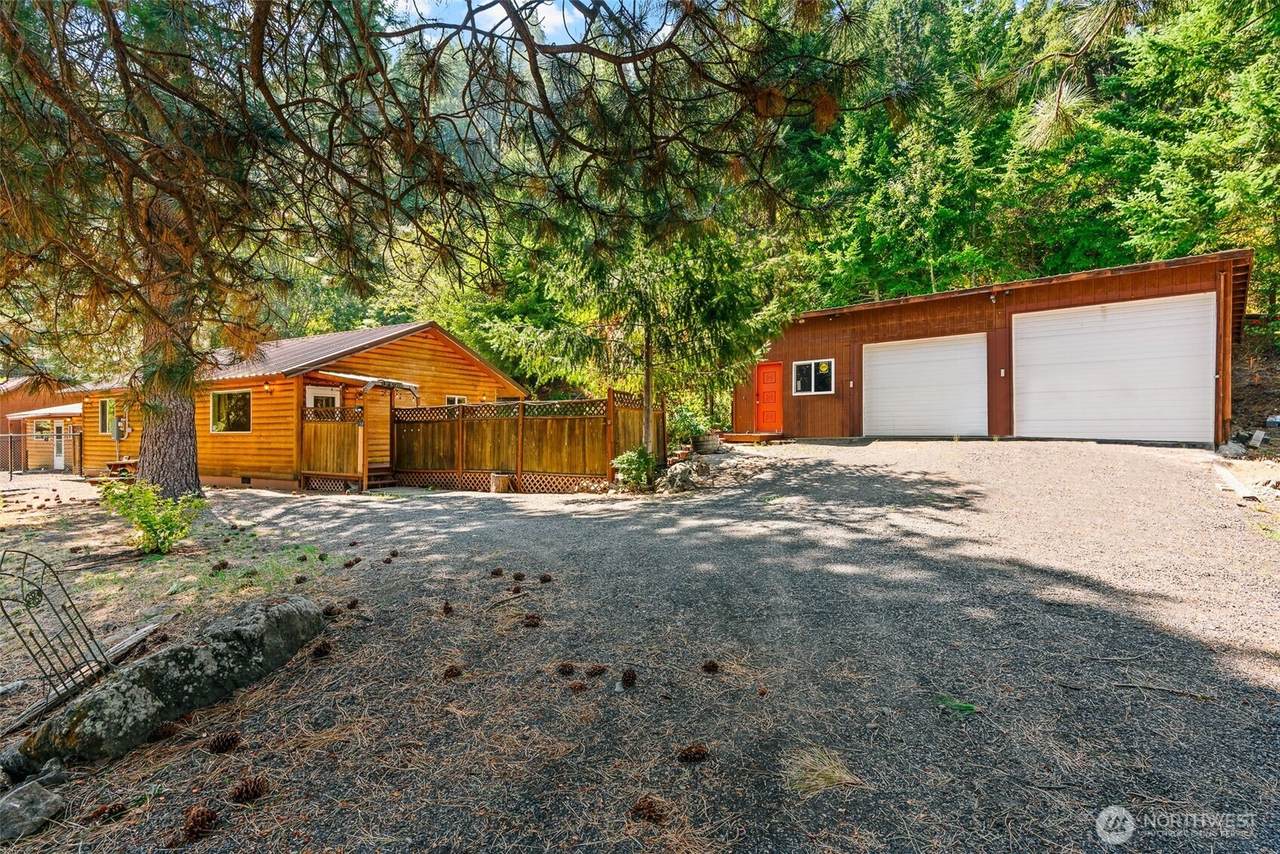 150 Pine Cliffs Drive - Photo 1
