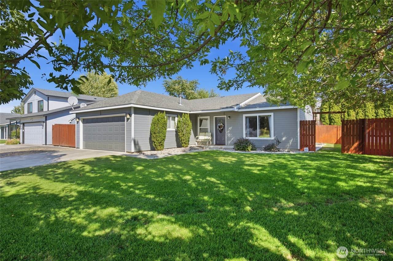 329 Belair Drive - Photo 1