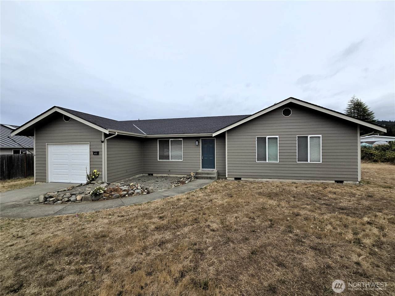 411 Salal Place - Photo 1