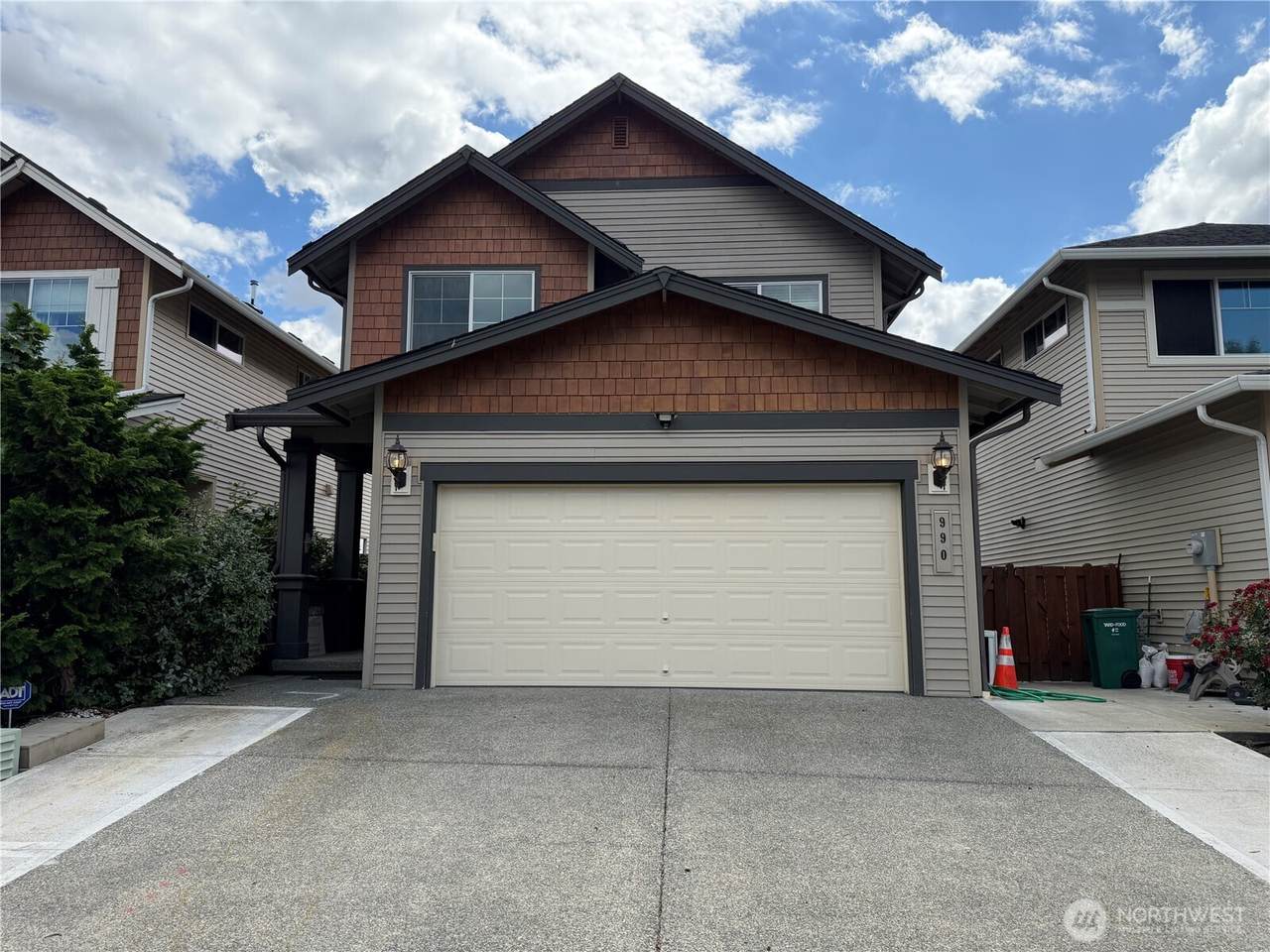 990 42nd Court - Photo 1