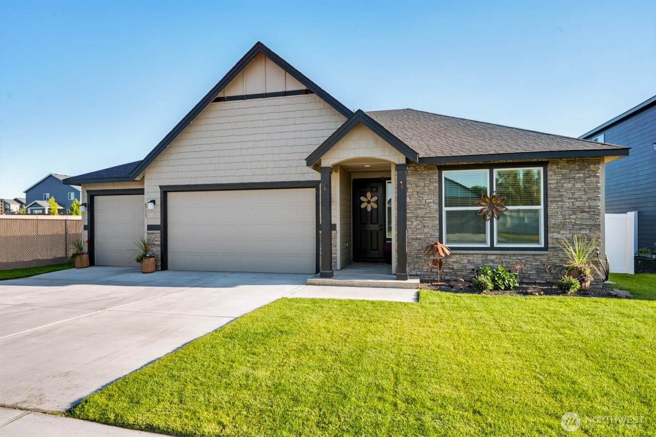4713 Thrush Street - Photo 1