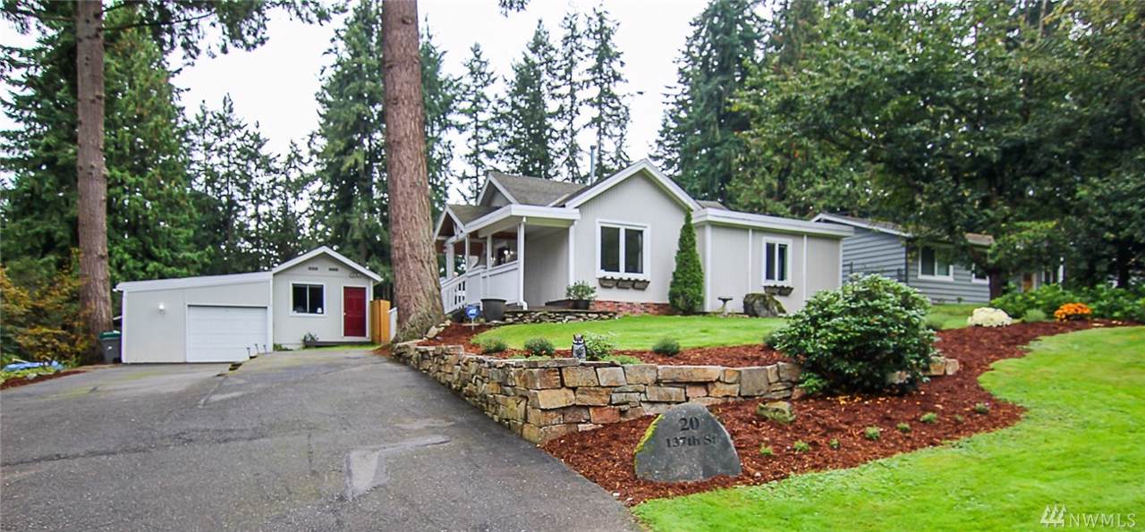 20 137th St - Photo 1