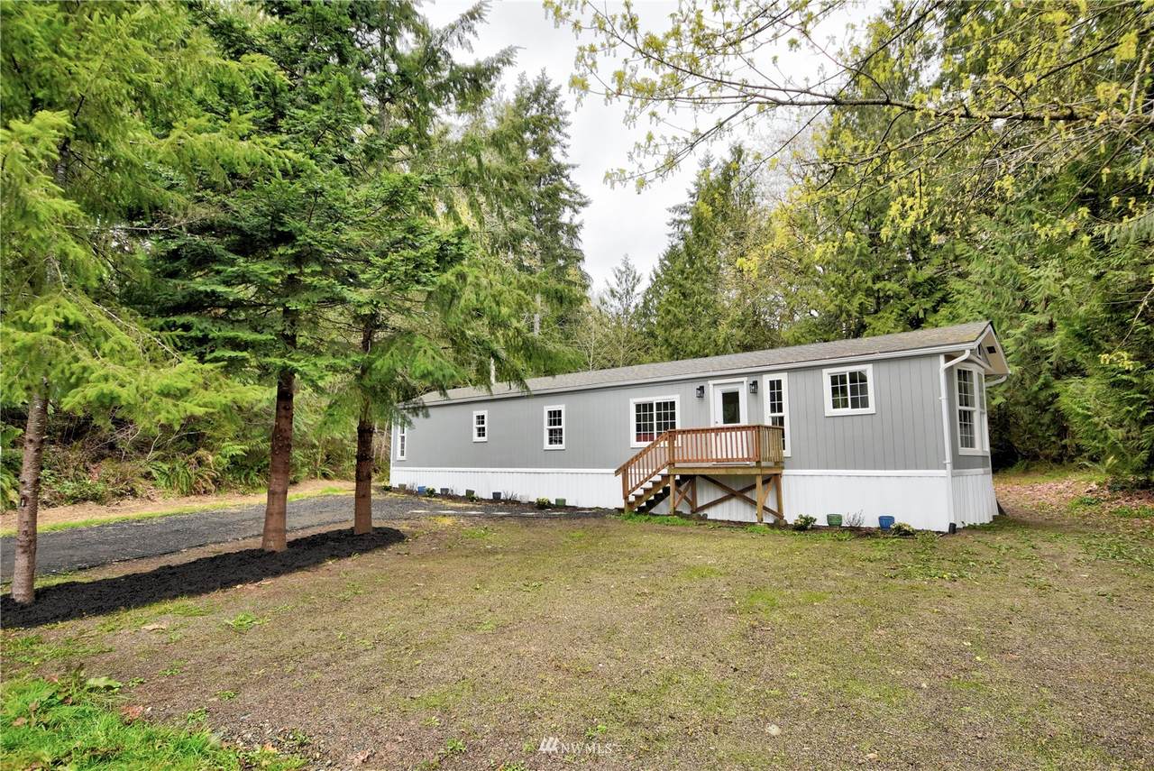 810 Se Totten Shores Drive - Photo 1