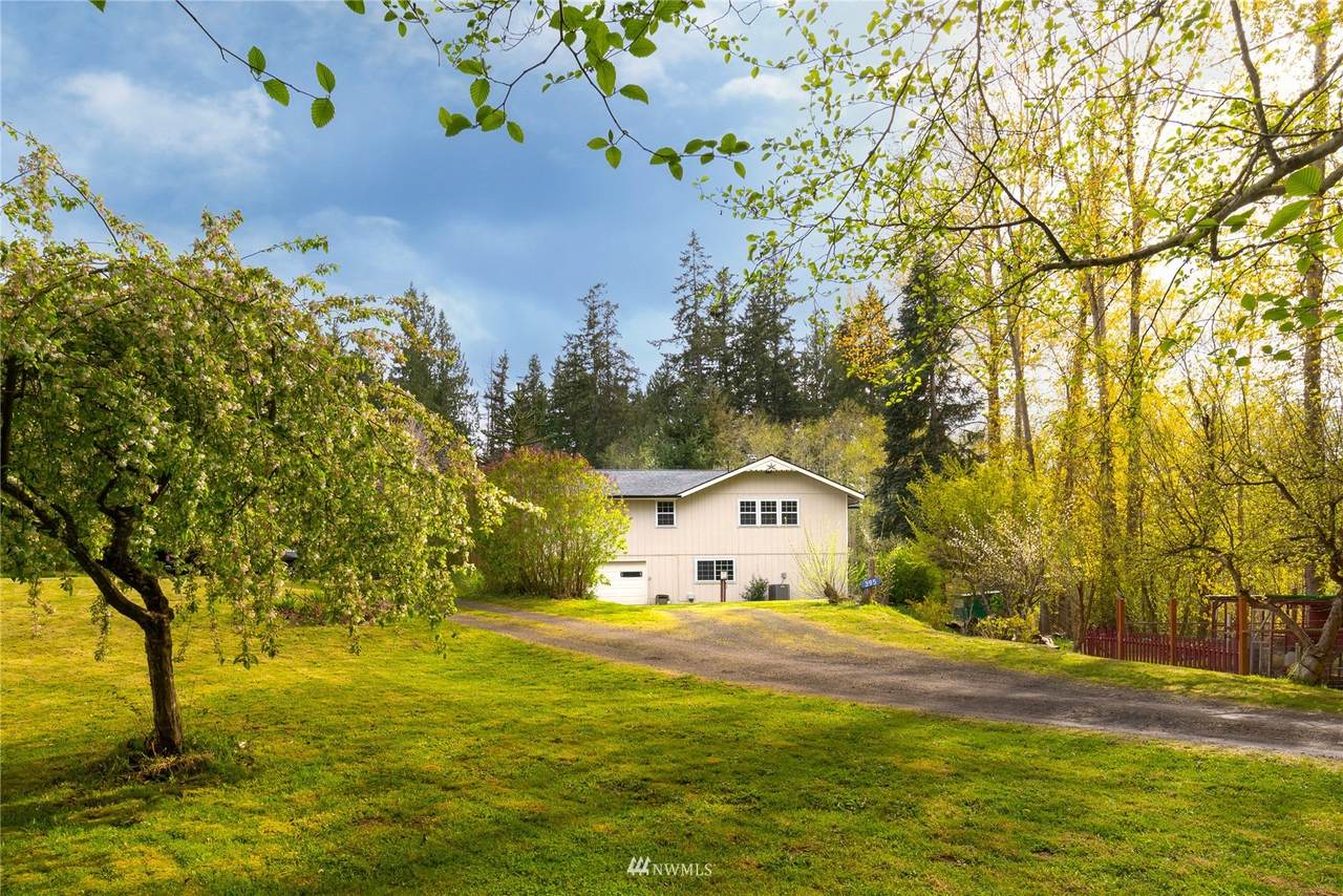 395 Blomster Way - Photo 1
