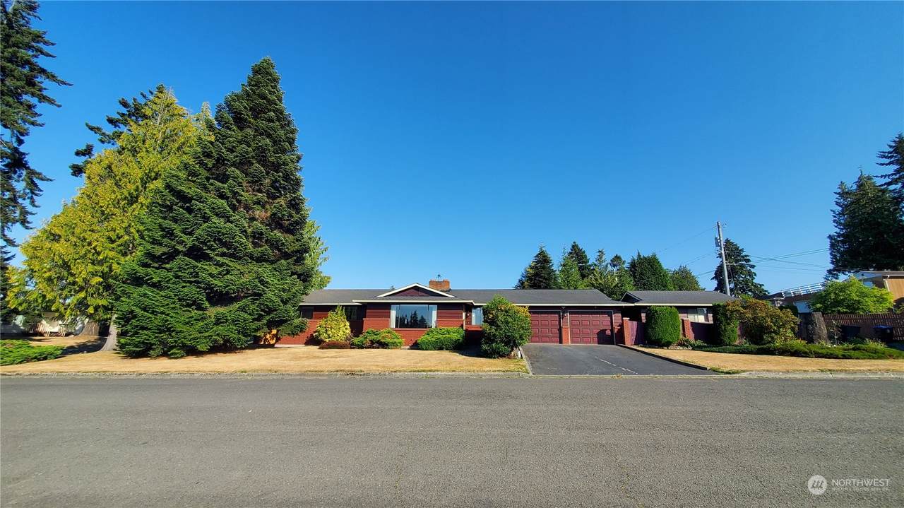1005 G Street - Photo 1
