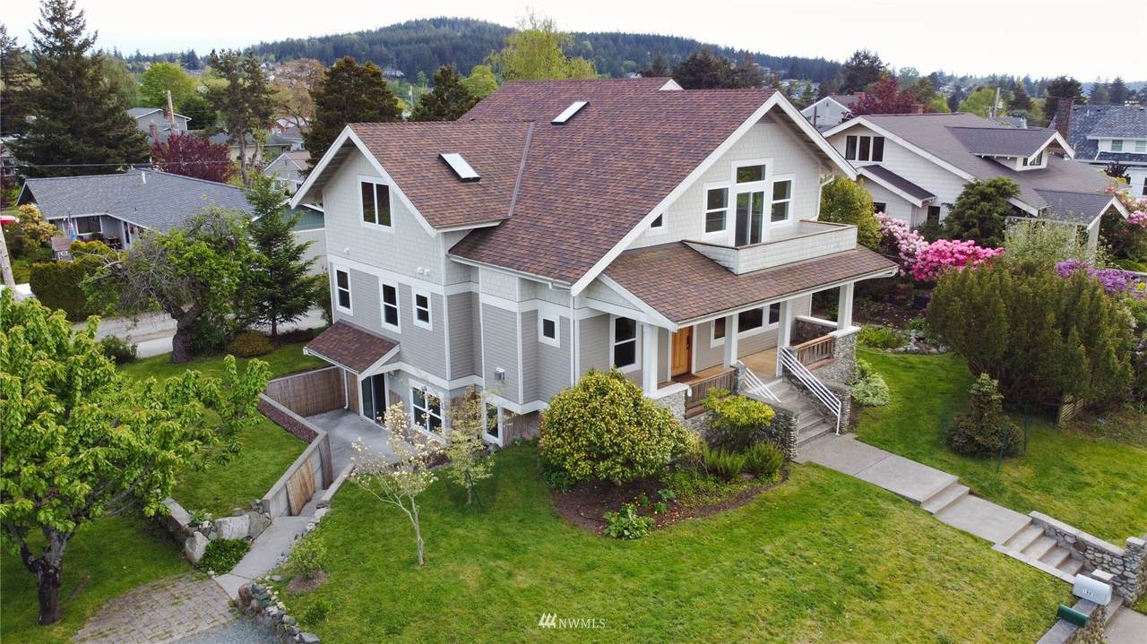 1903 9th Street - Photo 1