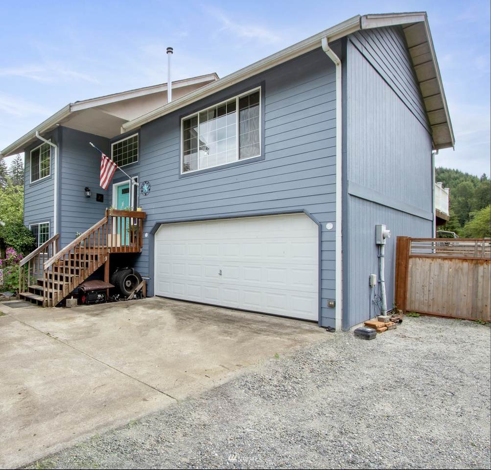 604 Oak St - Photo 1