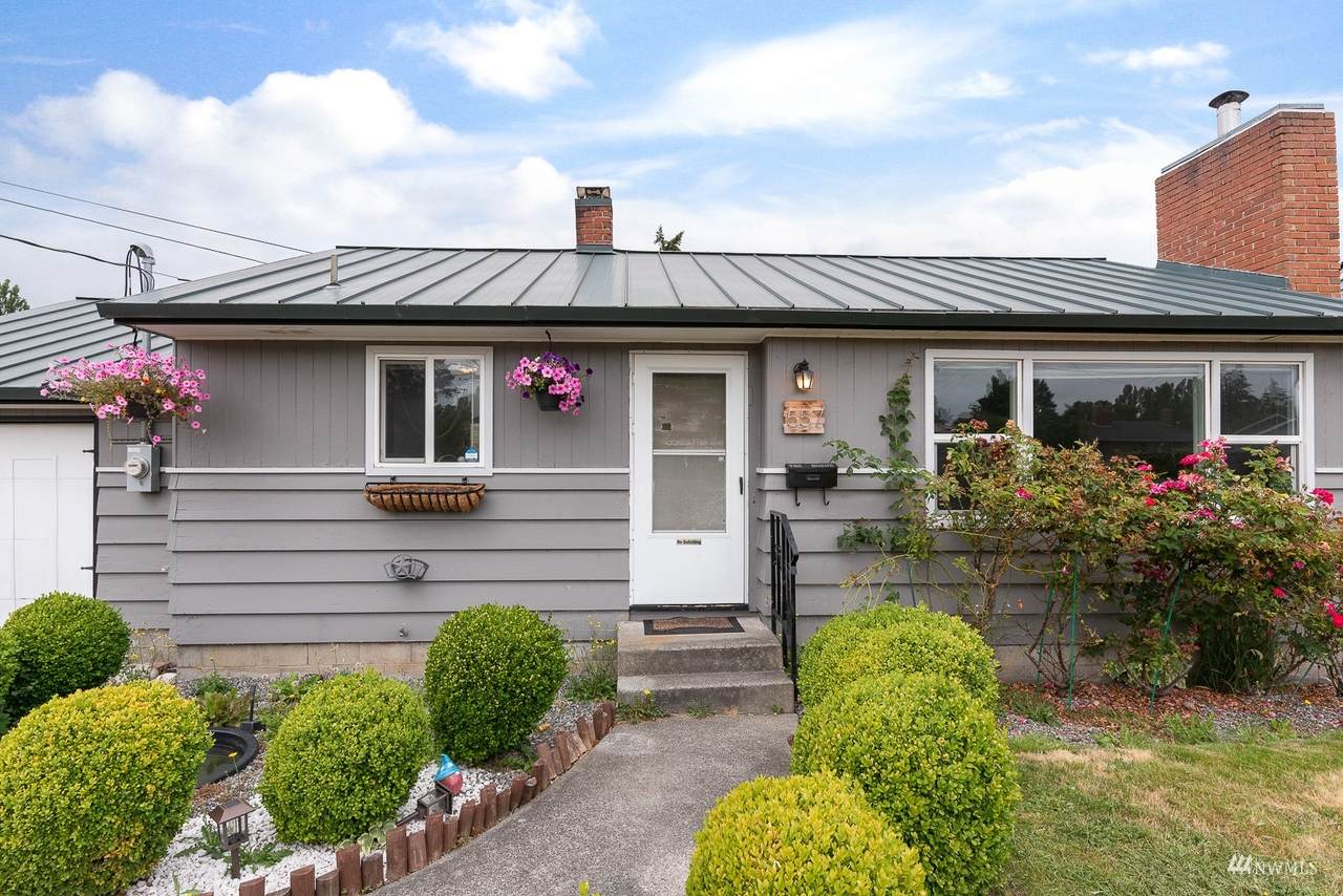 557 Glencoe Street - Photo 1