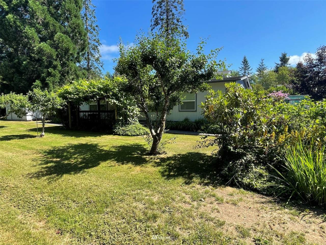 11 Shore Place - Photo 1