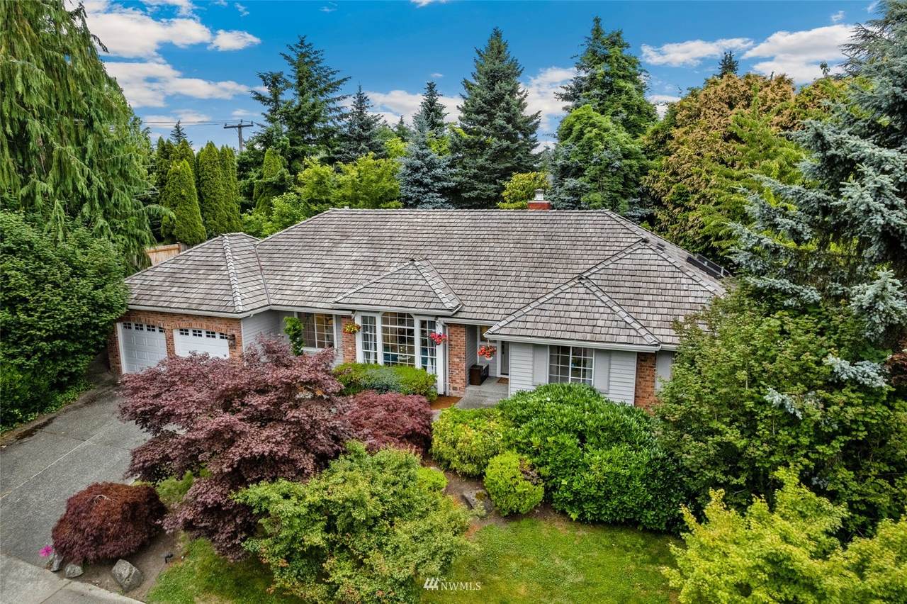 9008 151st Street - Photo 1