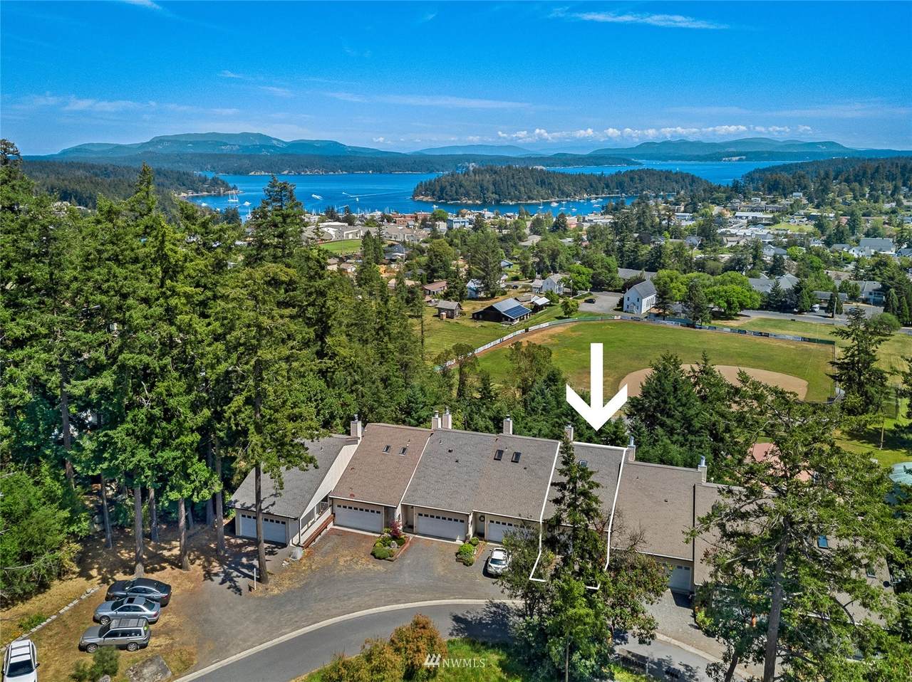 470 Hillcrest Place - Photo 1