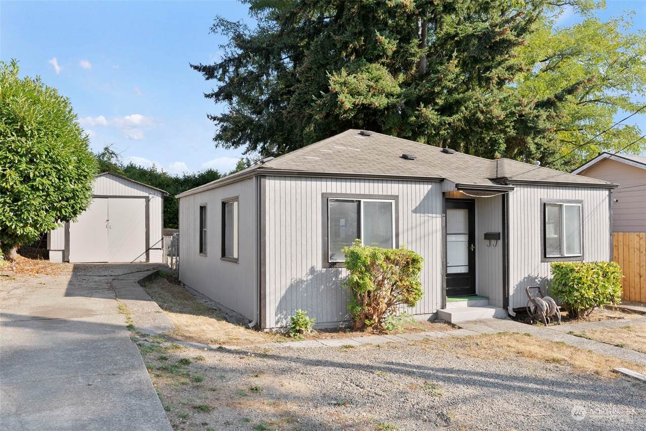 1031 Rochester Street - Photo 1