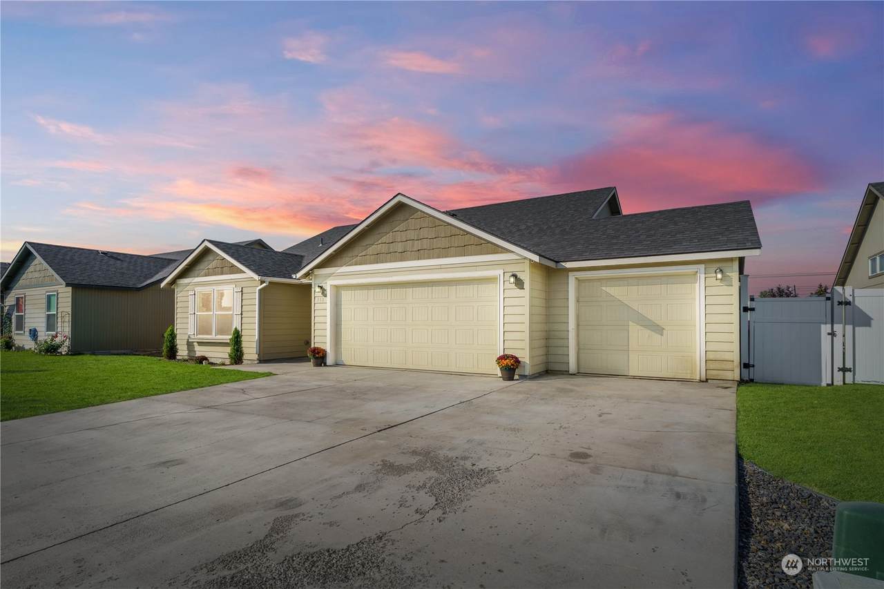 712 Lakeland Drive - Photo 1