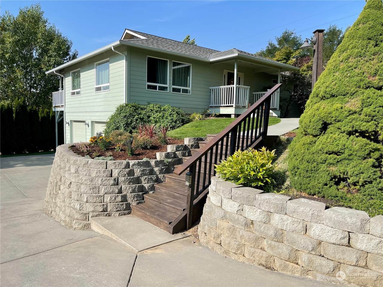 104 Brooklyn Avenue - Photo 1