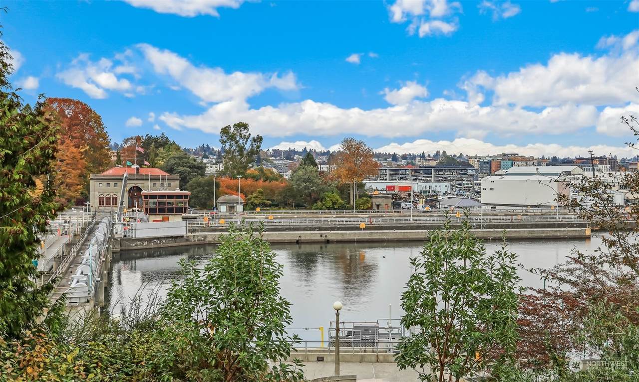 3200 Commodore Way - Photo 1