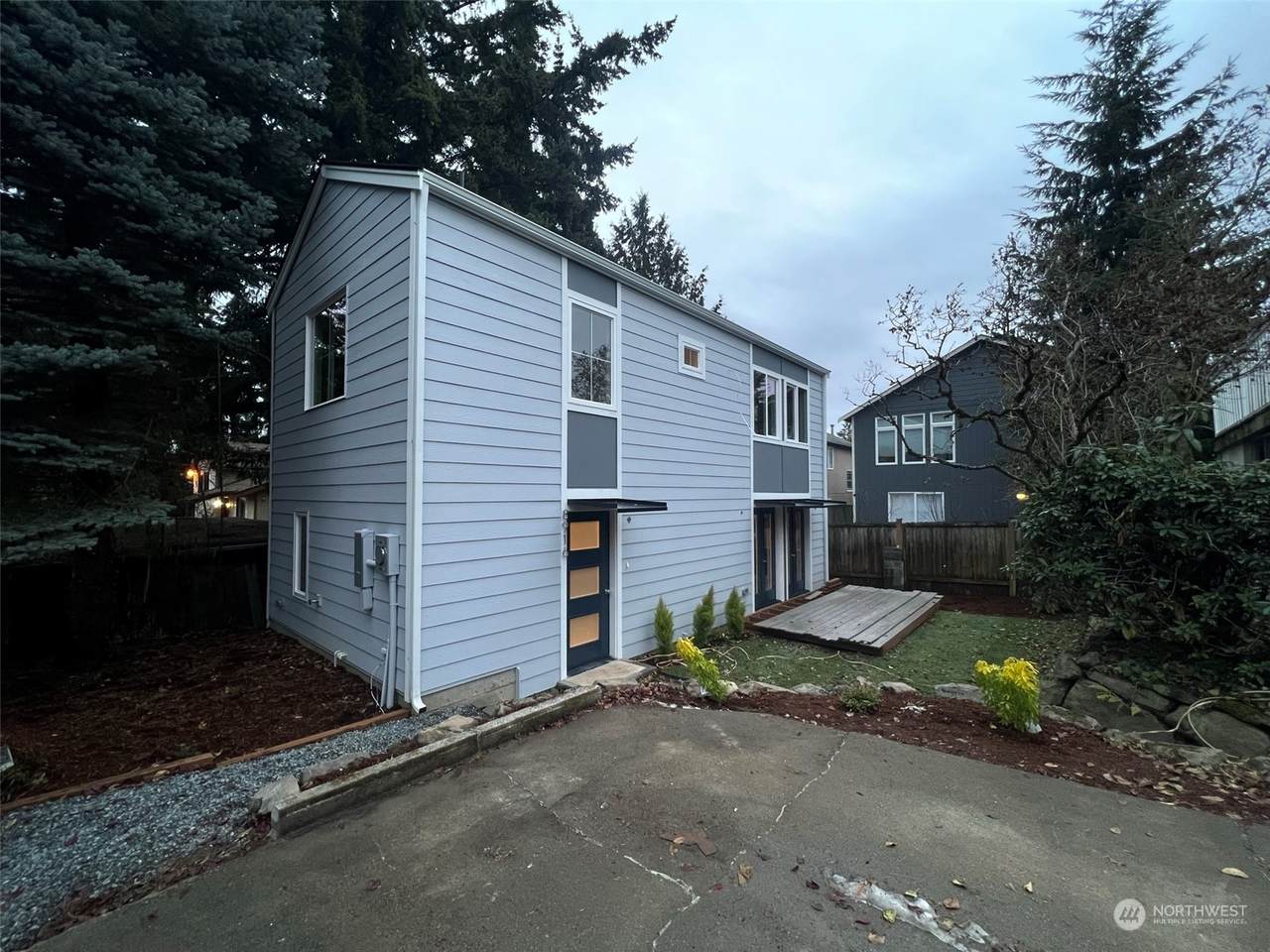 8916 Corliss Avenue - Photo 1