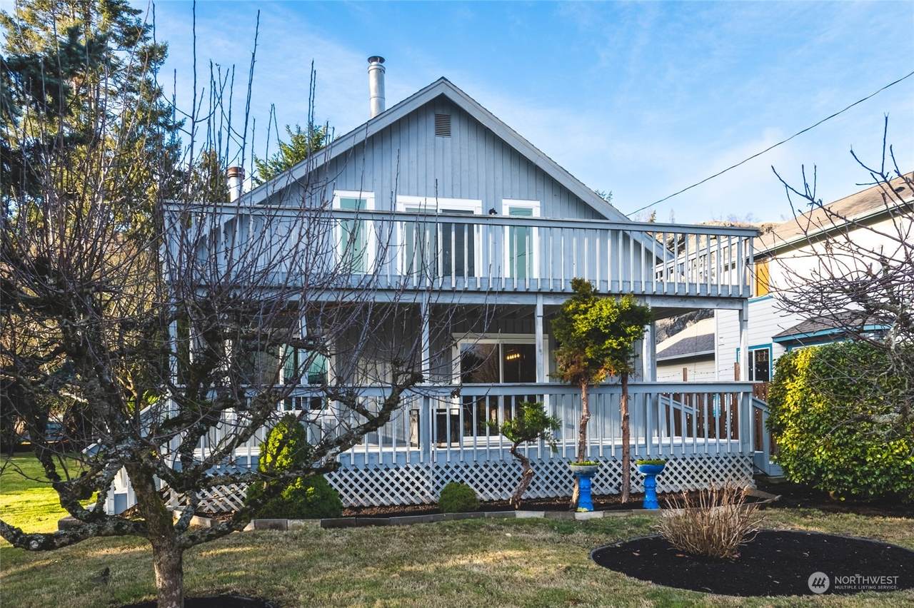 720 Maple Avenue - Photo 1